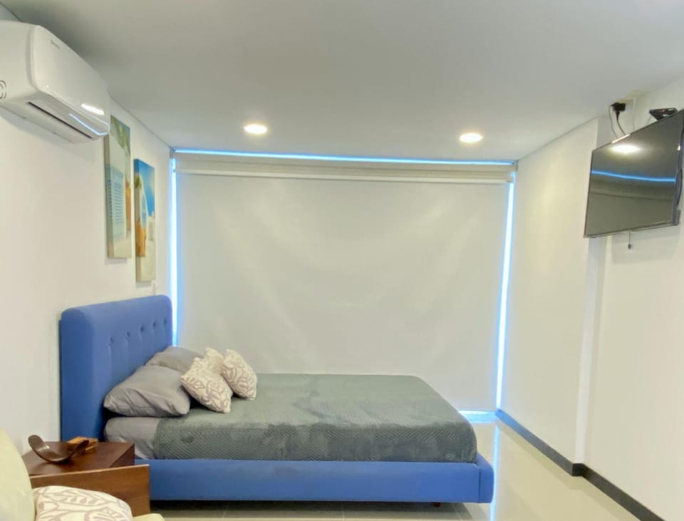 Bed, TV and multimedia, Photo of the whole room, Bedroom, air conditioner
