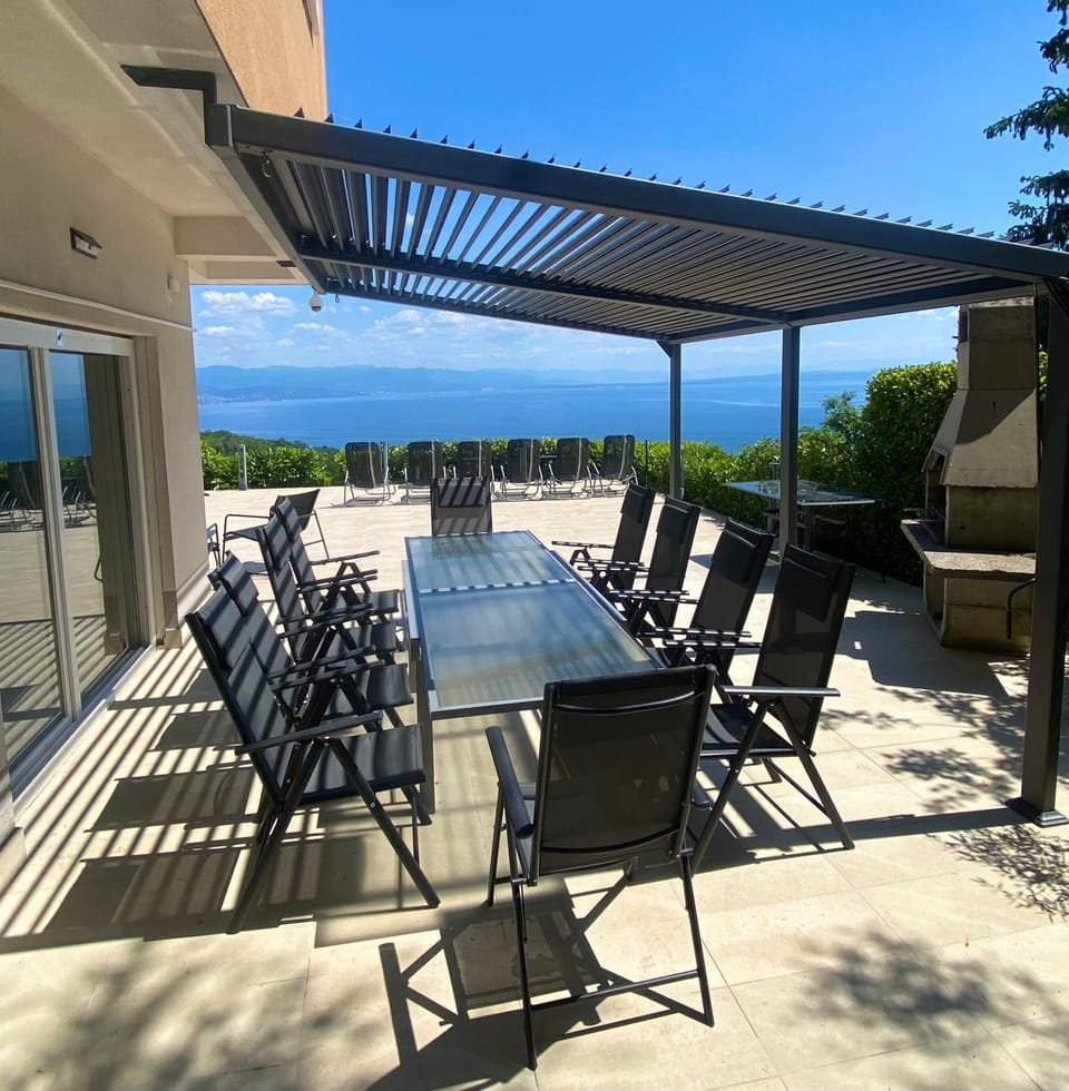 Day, Natural landscape, BBQ facilities, View (from property/room), Balcony/Terrace, Seating area, Dining area, Sea view, sunbed