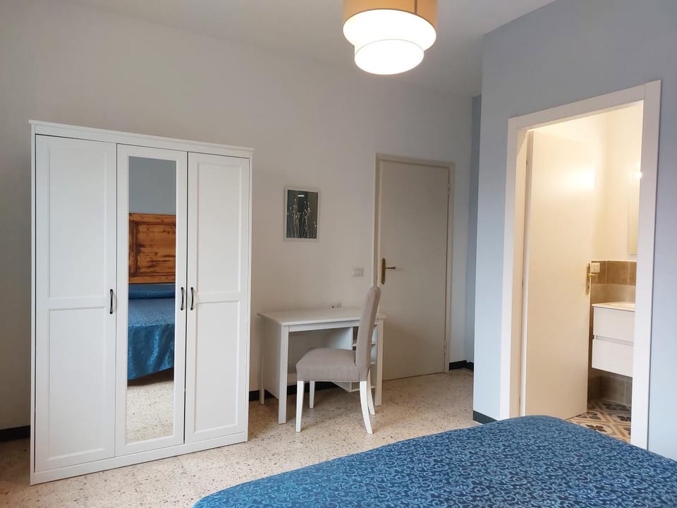 Bathroom, Photo of the whole room, Bedroom, wardrobe