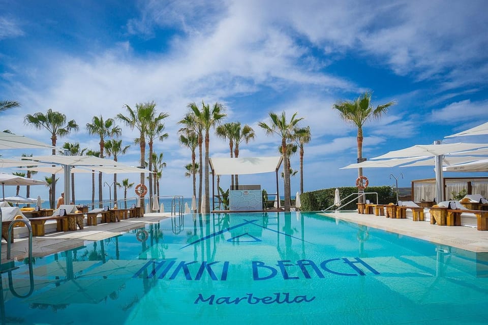 Day, Natural landscape, Pool view, Swimming pool, sunbed