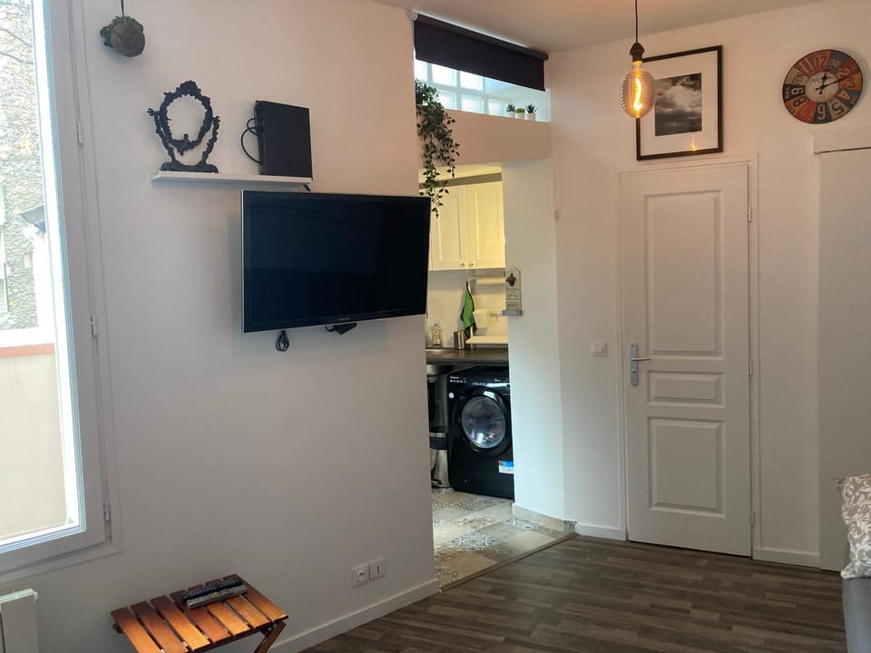 TV and multimedia, locker