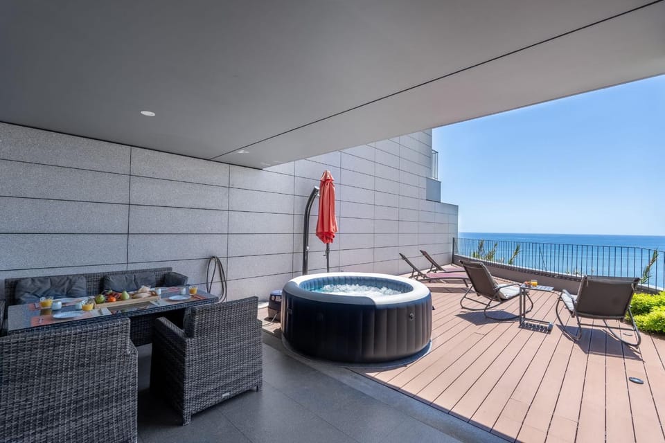 Over the Cliff - Jacuzzi Sea View by LovelyStay Apartment in Funchal