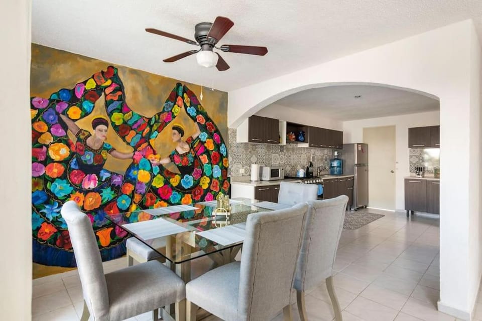 Kitchen or kitchenette, Seating area, Dining area