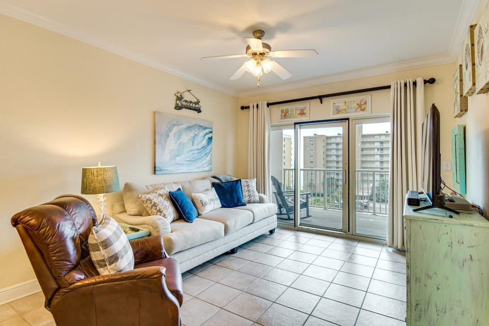 Pool/Beach-View Gulf Shores Condo: Family Friendly House in West Beach