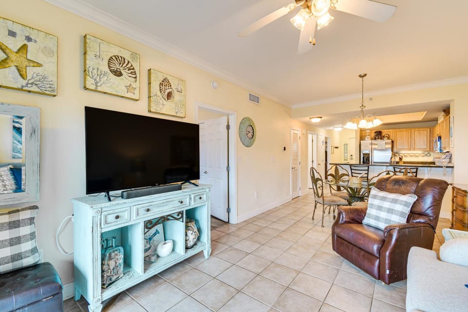 Pool/Beach-View Gulf Shores Condo: Family Friendly House in West Beach
