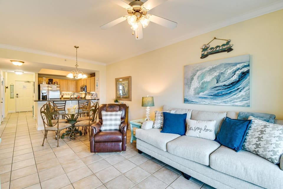 Pool/Beach-View Gulf Shores Condo: Family Friendly House in West Beach