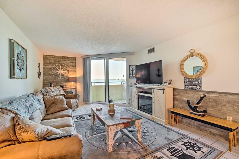Gulf-Front Views: Coastal Hudson Condo! House in Hudson