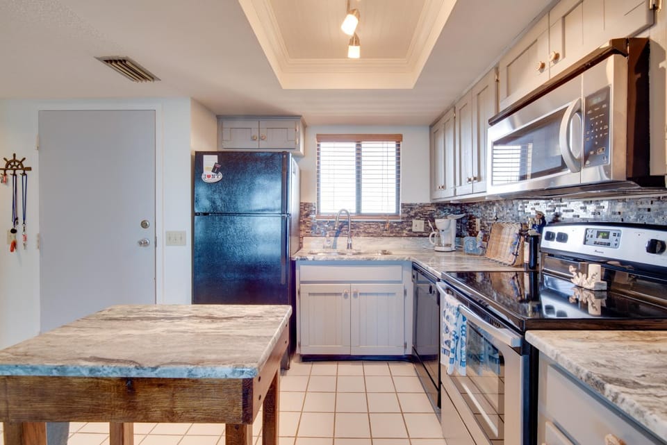Gulf-Front Views: Coastal Hudson Condo! House in Hudson