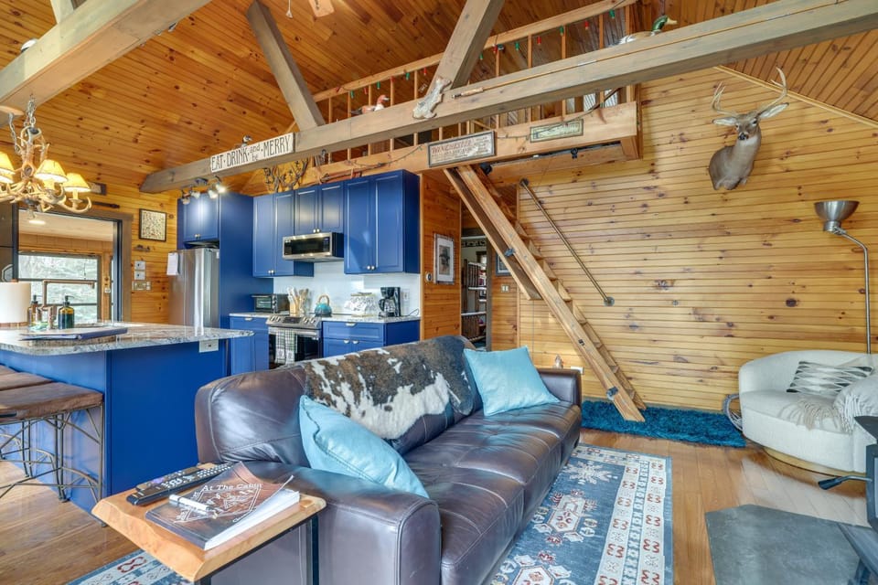 Deck + Forest Views: Secluded Cresco Cabin! Cabin in Pocono Mountains
