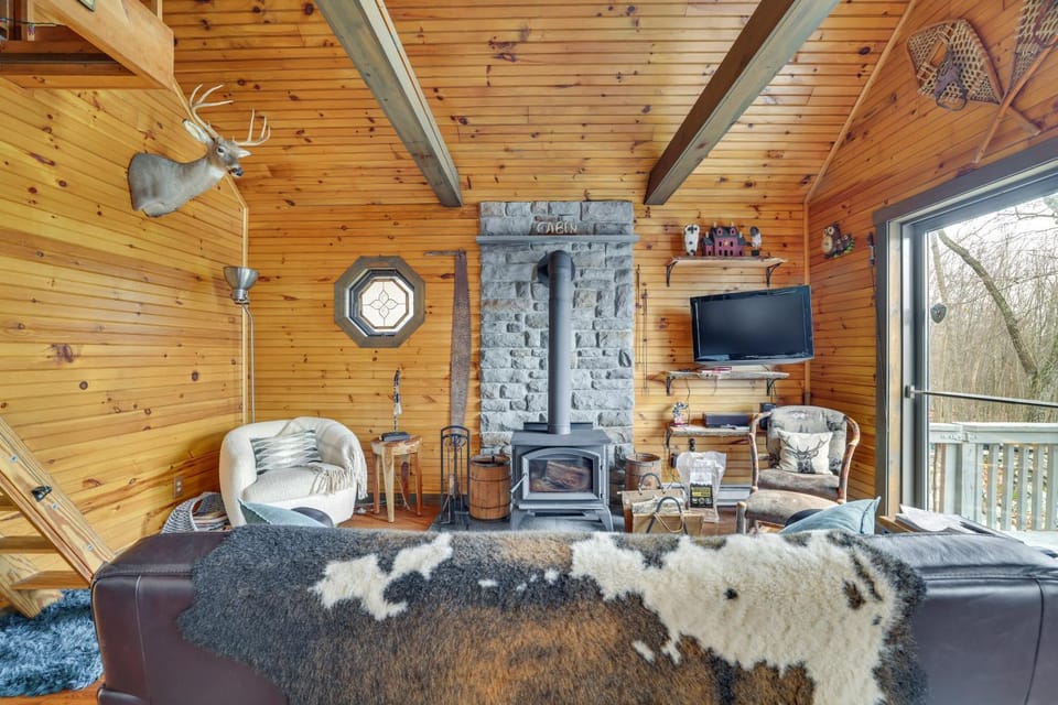 Deck + Forest Views: Secluded Cresco Cabin! Cabin in Pocono Mountains