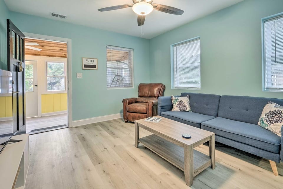 Updated North Beach Cottage: Pet Friendly! House in Rose Haven