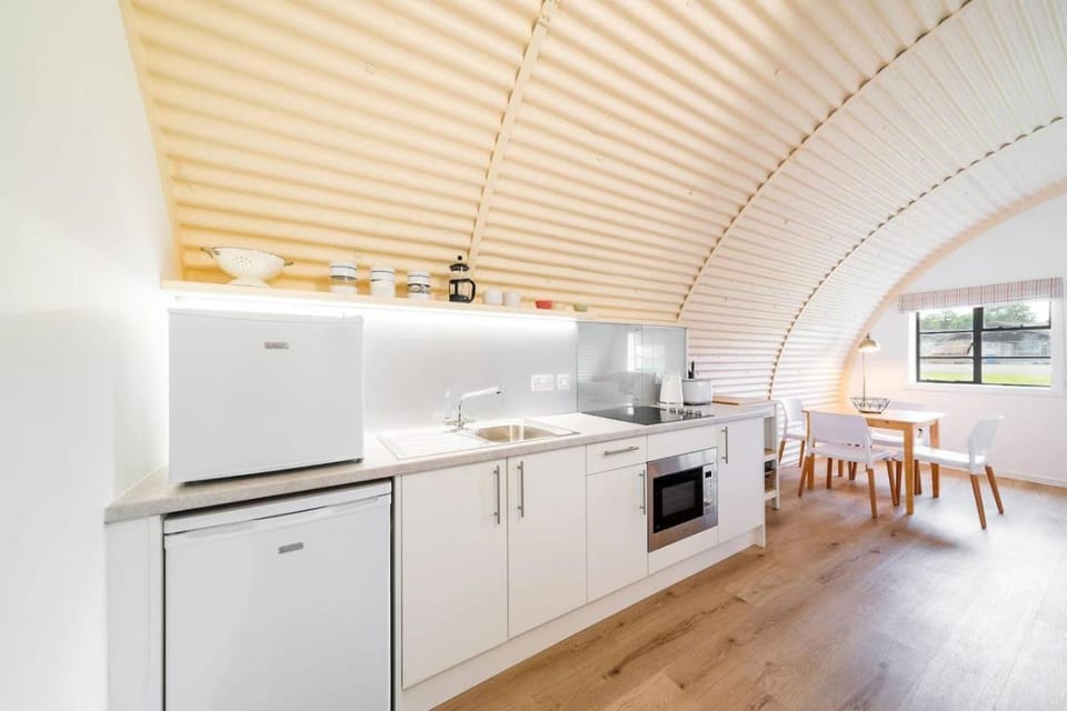 Kitchen or kitchenette, Dining area, stove, toaster
