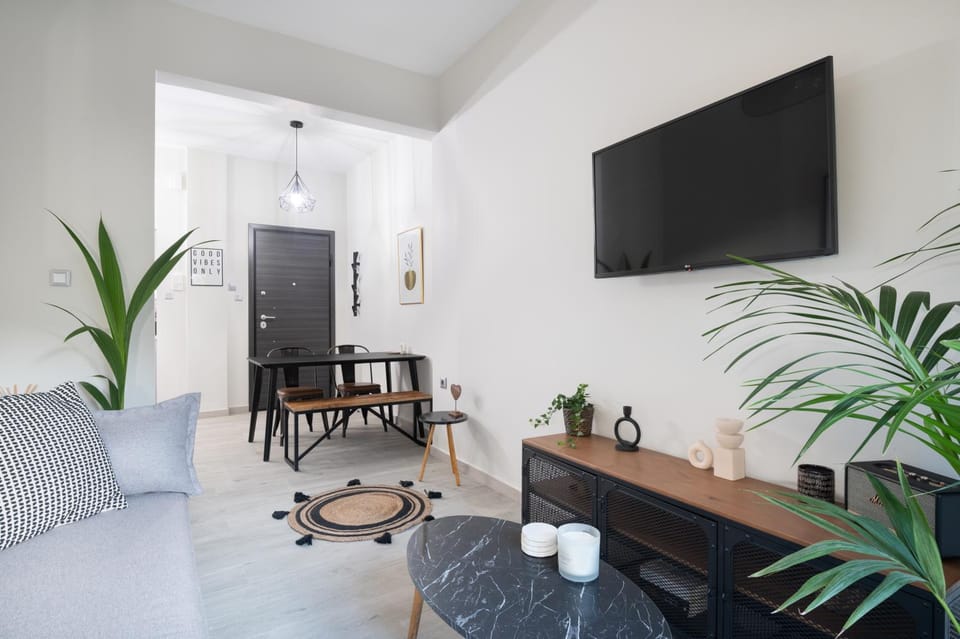 Communal lounge/ TV room, Living room, Seating area, Dining area