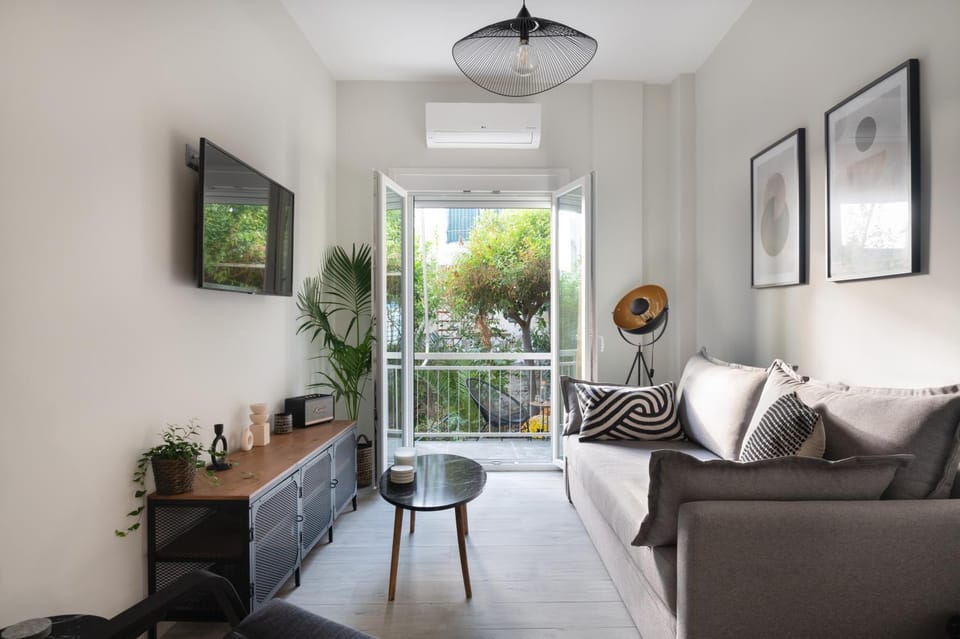 Communal lounge/ TV room, Balcony/Terrace, Living room, Seating area