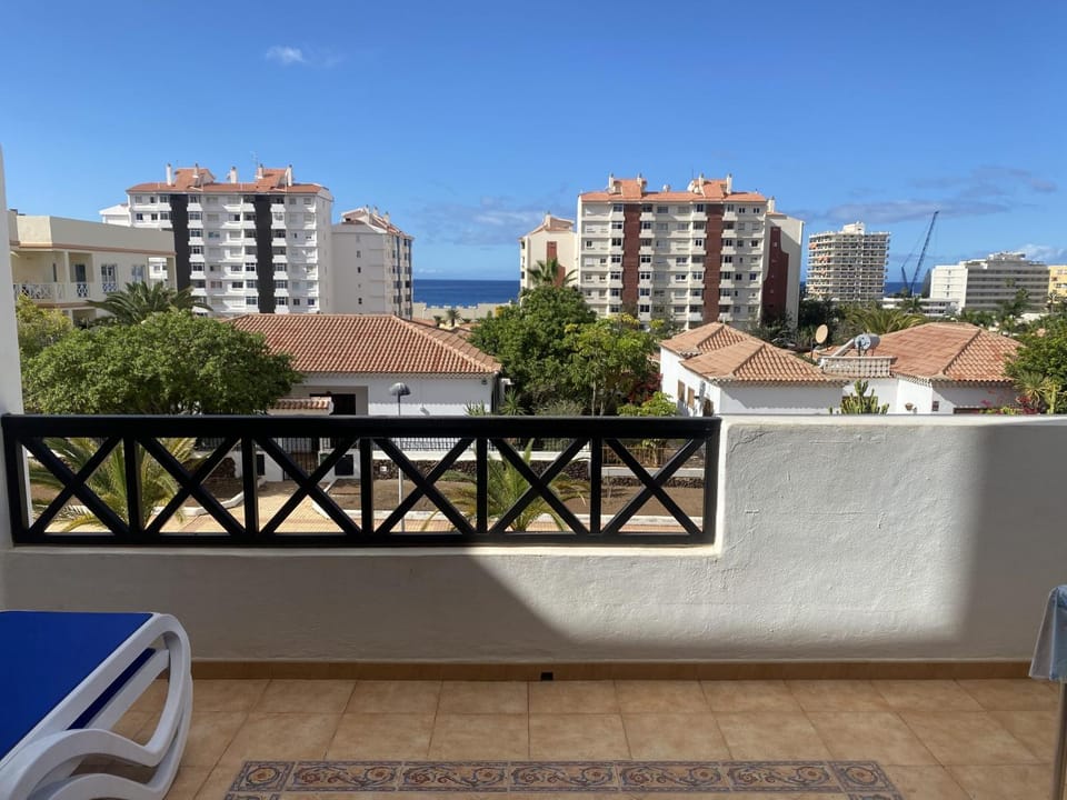 Self Catering Lovely 1 bed Apartment, 14B2, Los Cristianos, Tenerife Apartment in Los Cristianos