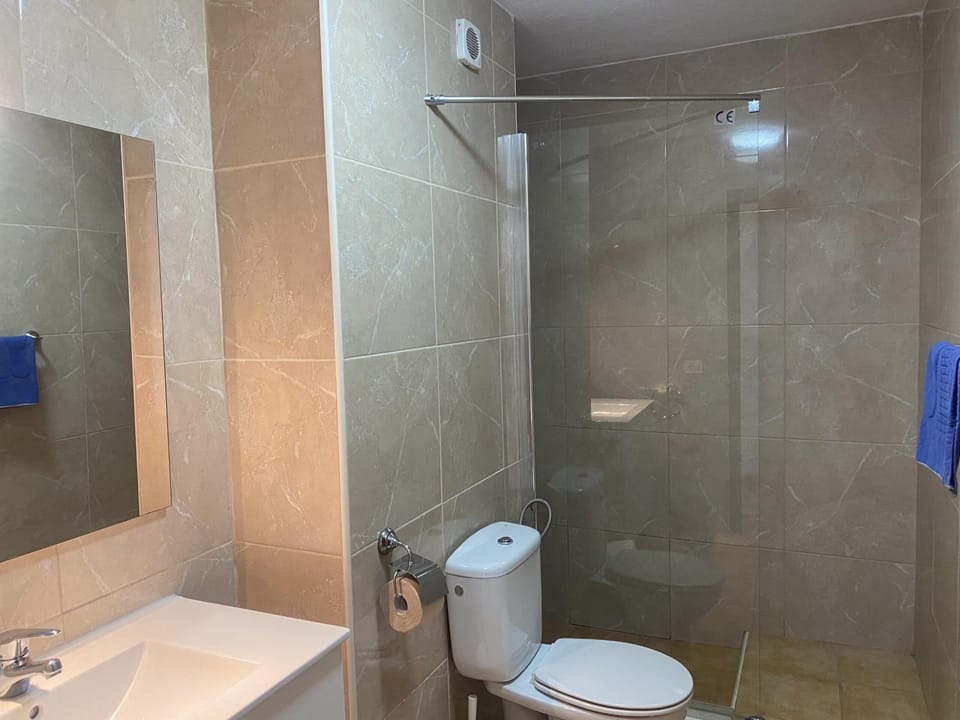 Self Catering Lovely 1 bed Apartment, 14B2, Los Cristianos, Tenerife Apartment in Los Cristianos