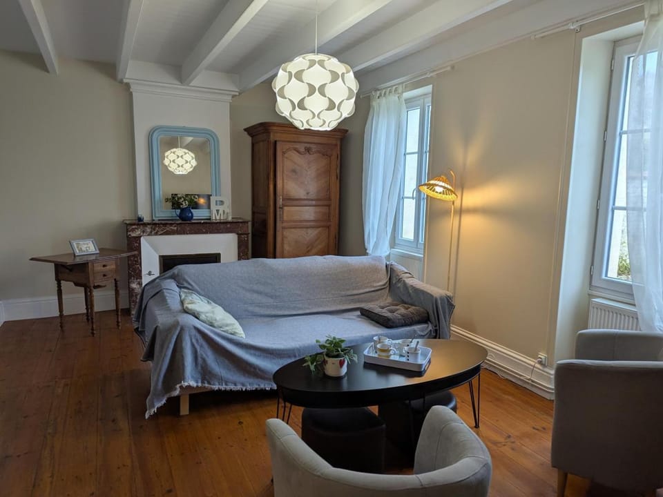 Gîte XVIIIe rénové avec grand jardin, au cœur du vignoble de Cognac - FR-1-653-30 House in Nouvelle-Aquitaine
