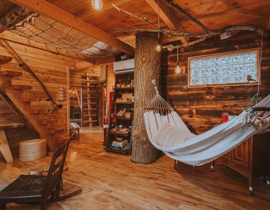 Treehouse on the Water -Eagles Nest-20 ft high House in Washington