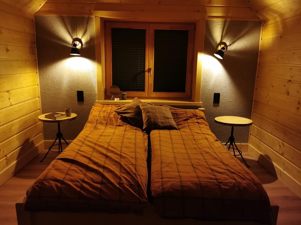 Bed, Photo of the whole room, Bedroom