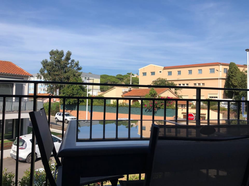 Property building, Balcony/Terrace