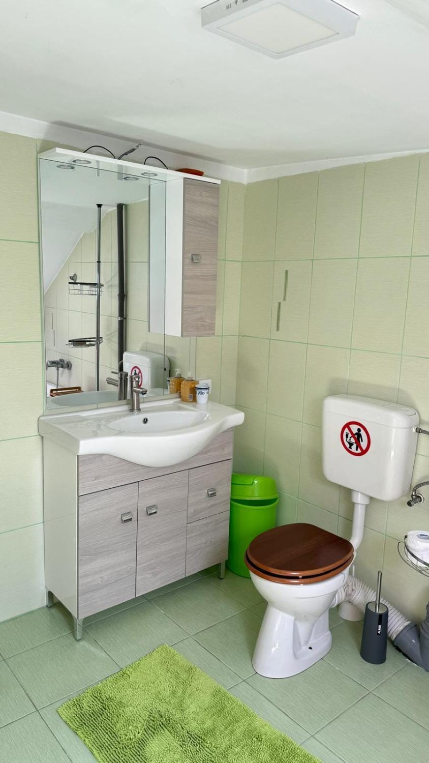 Toilet, Bathroom