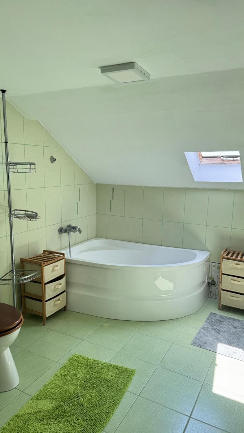 Hot Tub, Bathroom, Bath, towels