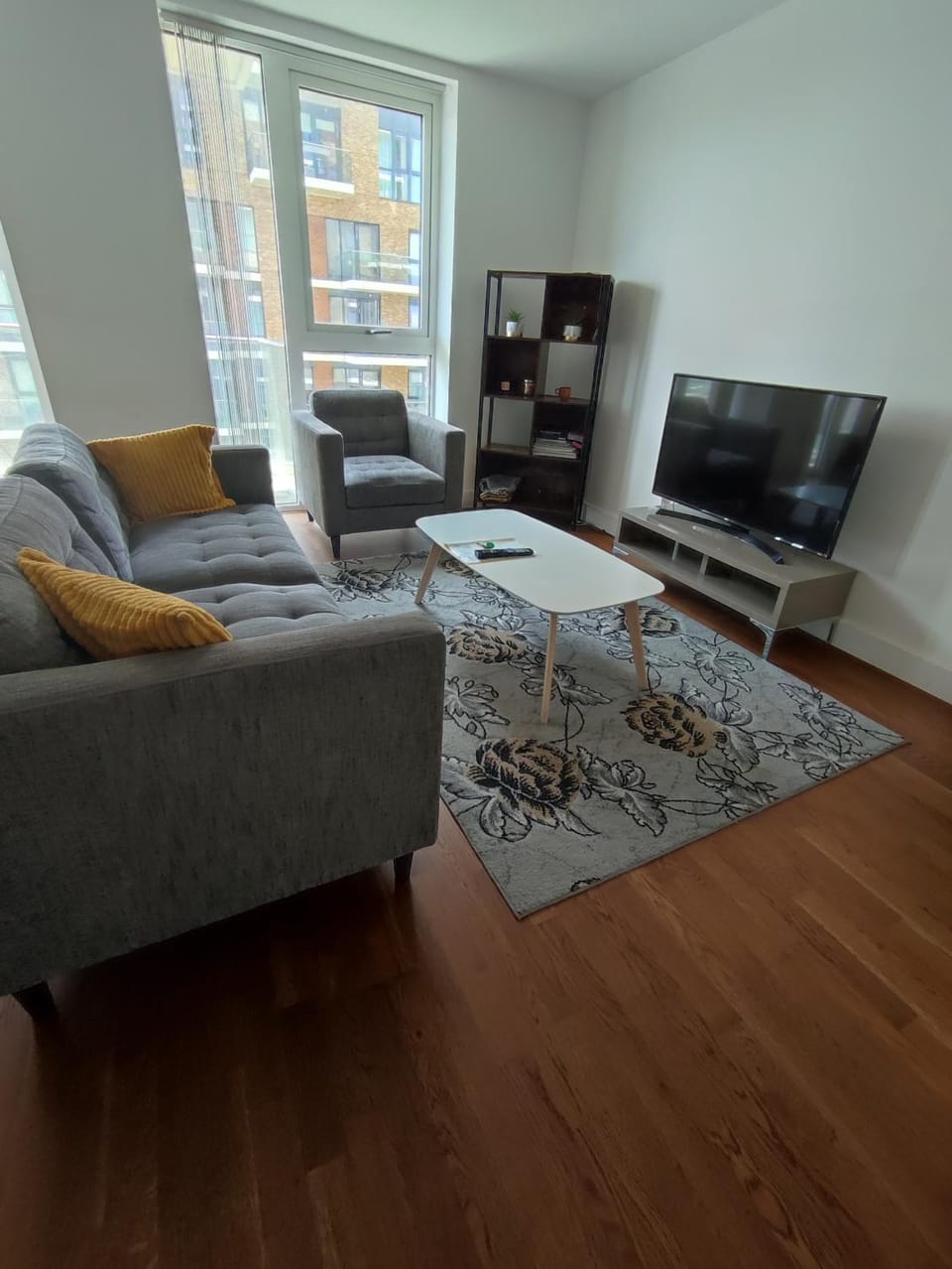 Communal lounge/ TV room, TV and multimedia, Living room, Seating area, Evening entertainment