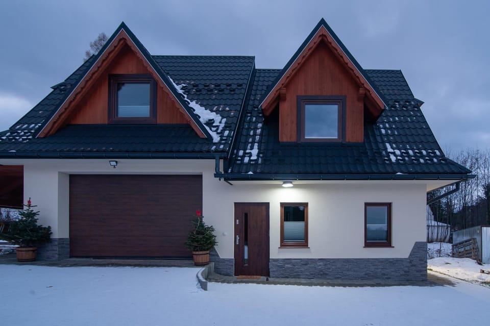 Property building, Day, Winter