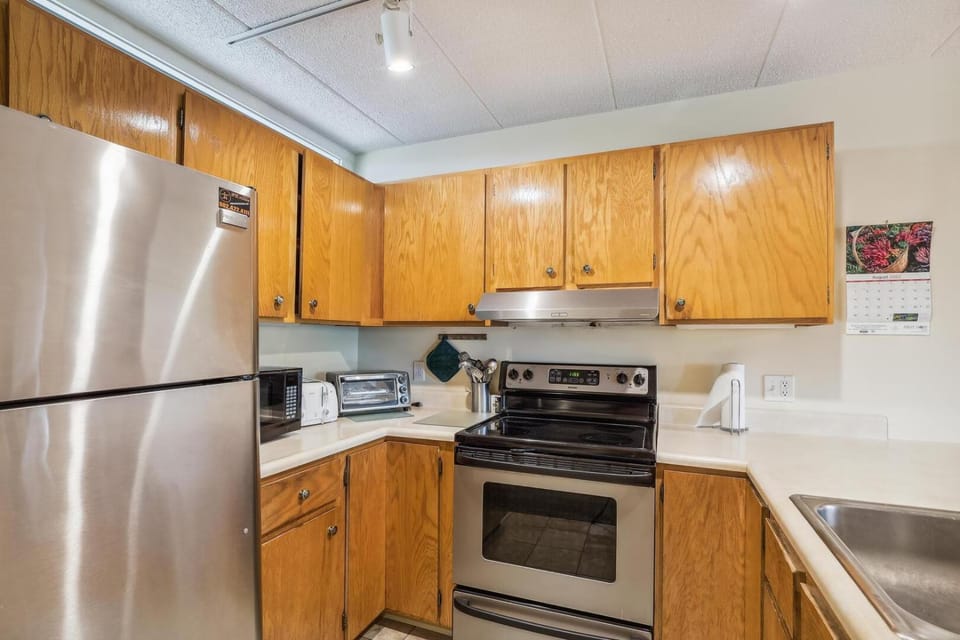 Pinnacle B24 House in Mendon