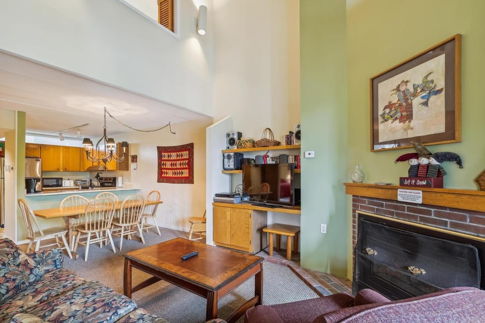 Pinnacle B24 House in Mendon