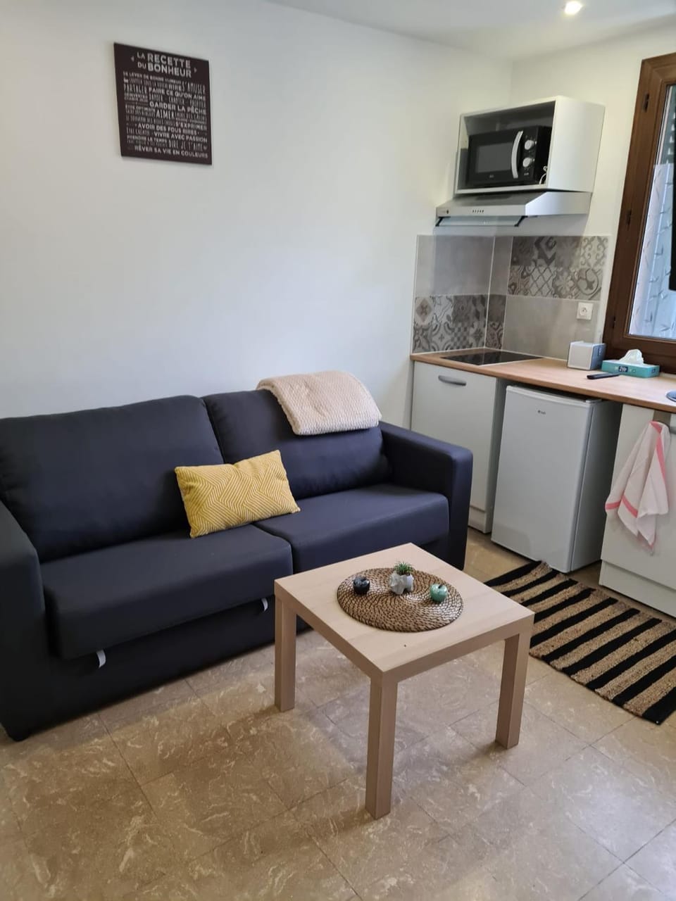Kitchen or kitchenette, Bedroom