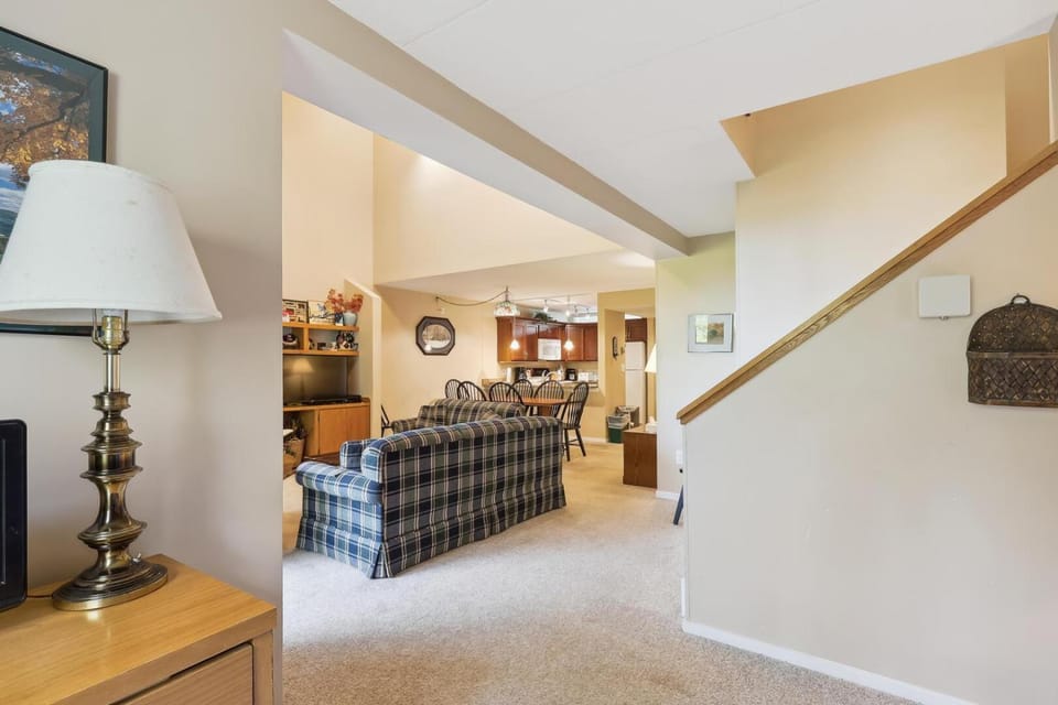 Pinnacle D23 House in Mendon