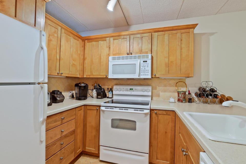 Pinnacle B18 House in Mendon