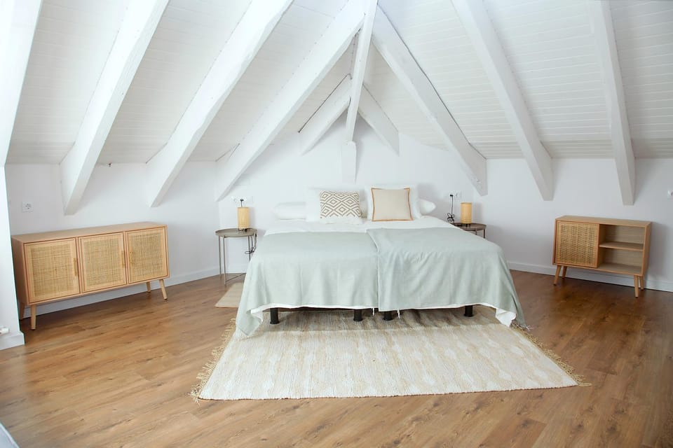 Photo of the whole room, Bedroom