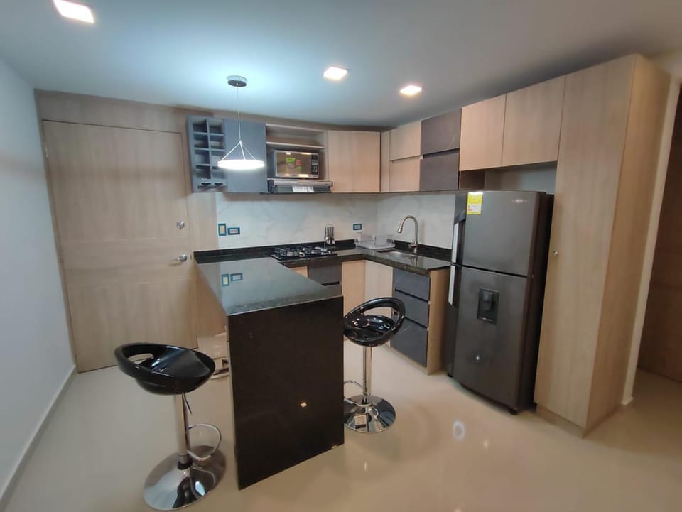 Kitchen or kitchenette, minibar, stove