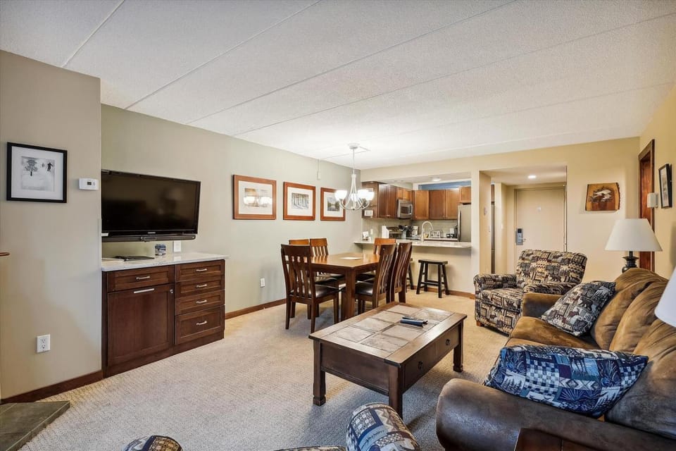Pinnacle F01 House in Mendon