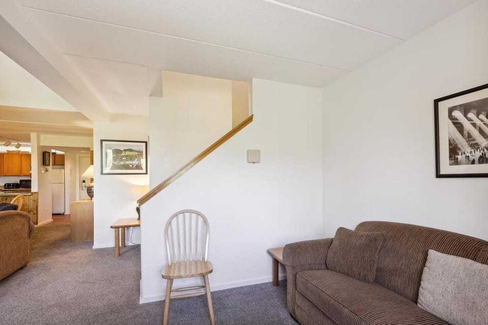 Pinnacle E25 House in Mendon