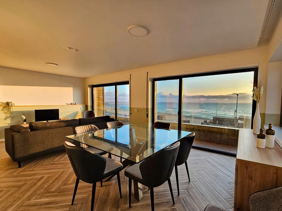 Natural landscape, Balcony/Terrace, Living room, Dining area, Beach, Sea view