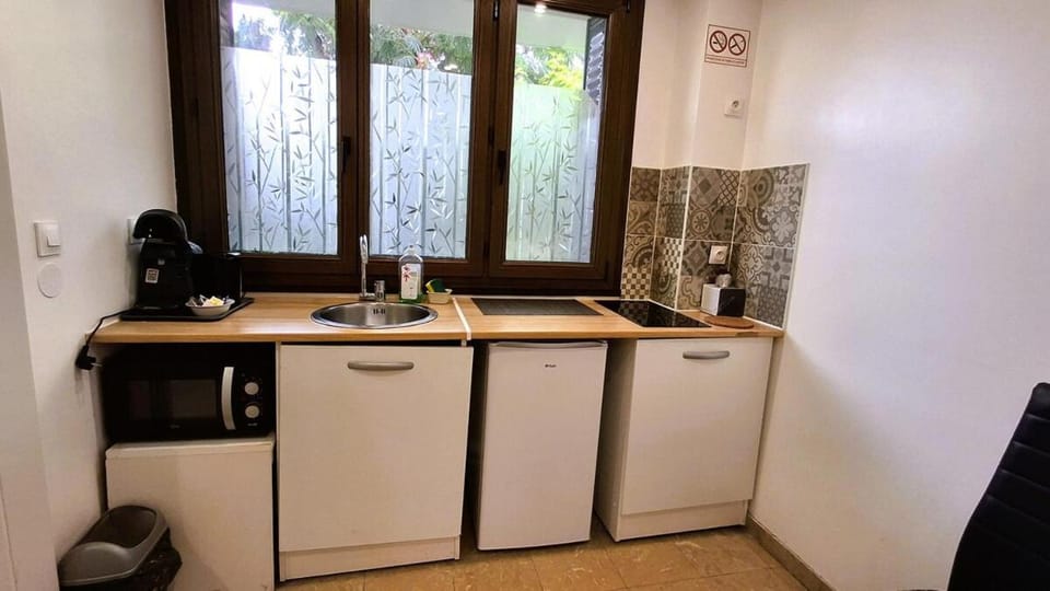 Kitchen or kitchenette, stove