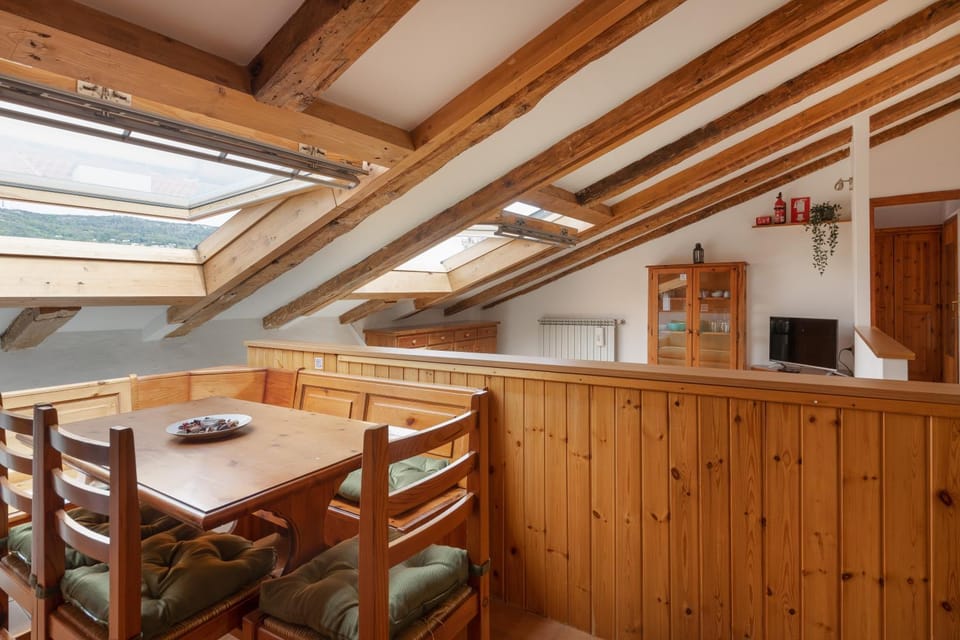 Property building, TV and multimedia, Kitchen or kitchenette, Living room, Seating area, Dining area