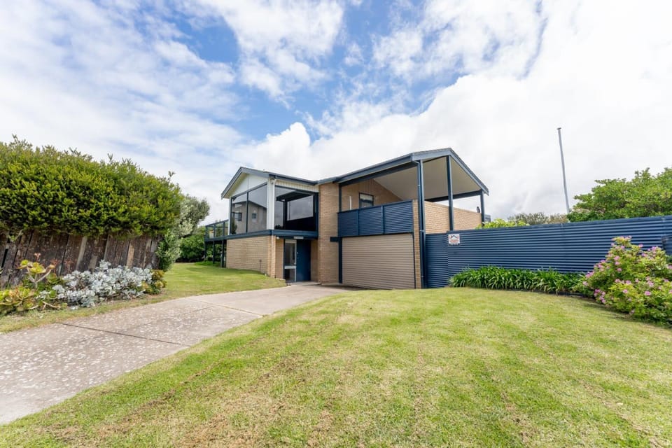 Stoneferry- A Beachfront Beauty - Free Wifi House in Port Elliot