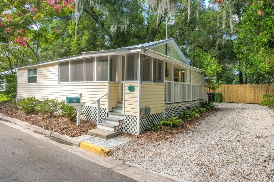 The Garden Cottage - Pet Friendly & 5 Mins to Town House in Saint Augustine