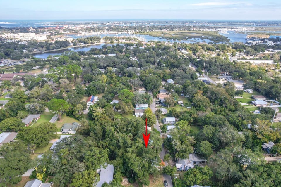 The Garden Cottage - Pet Friendly & 5 Mins to Town House in Saint Augustine