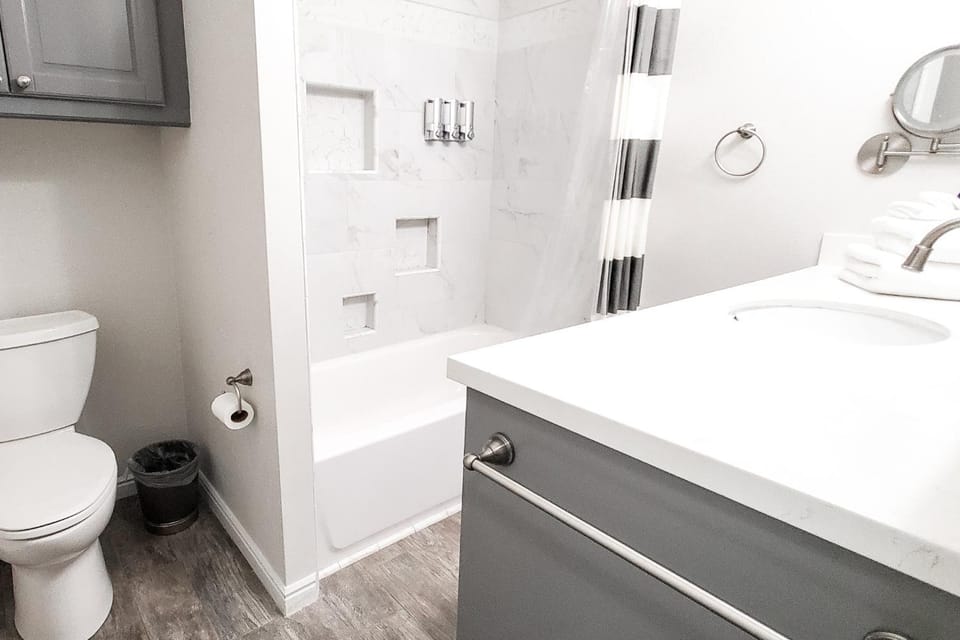 Shower, Toilet, Bathroom, Bath