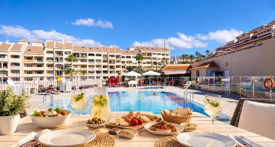Lounge or bar, Swimming pool, Swimming pool