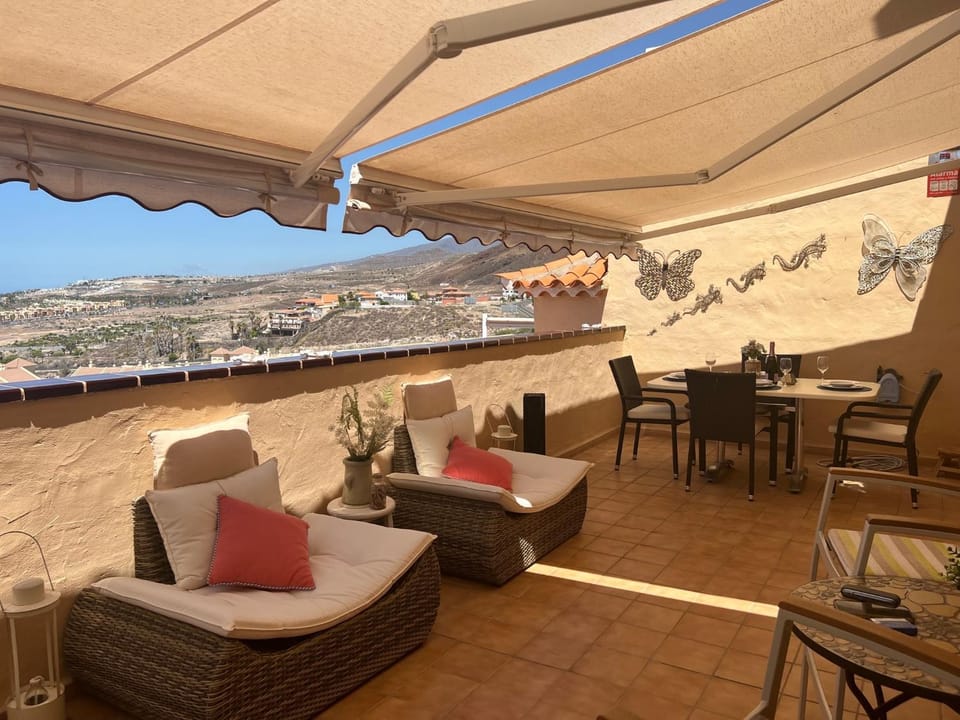 View (from property/room), Balcony/Terrace, Mountain view