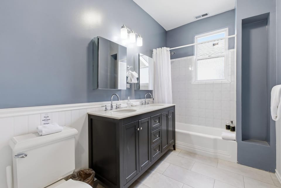 Warm & Comforting 4BR 2BA in Andersonville Apartment in Chicago