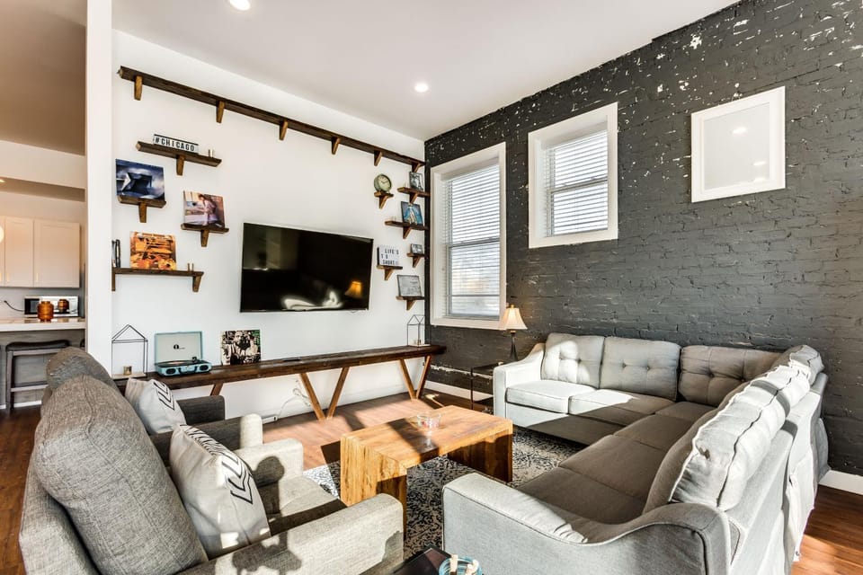 Converted Store Front Home Lets You Live Like a Local in the Heart of it All! condo Apartment in Chicago