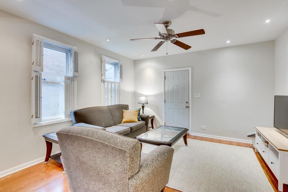 PET FRIENDLY! Historic River West Neighborhood - Easy Access to O'Hare apts Apartment in Chicago