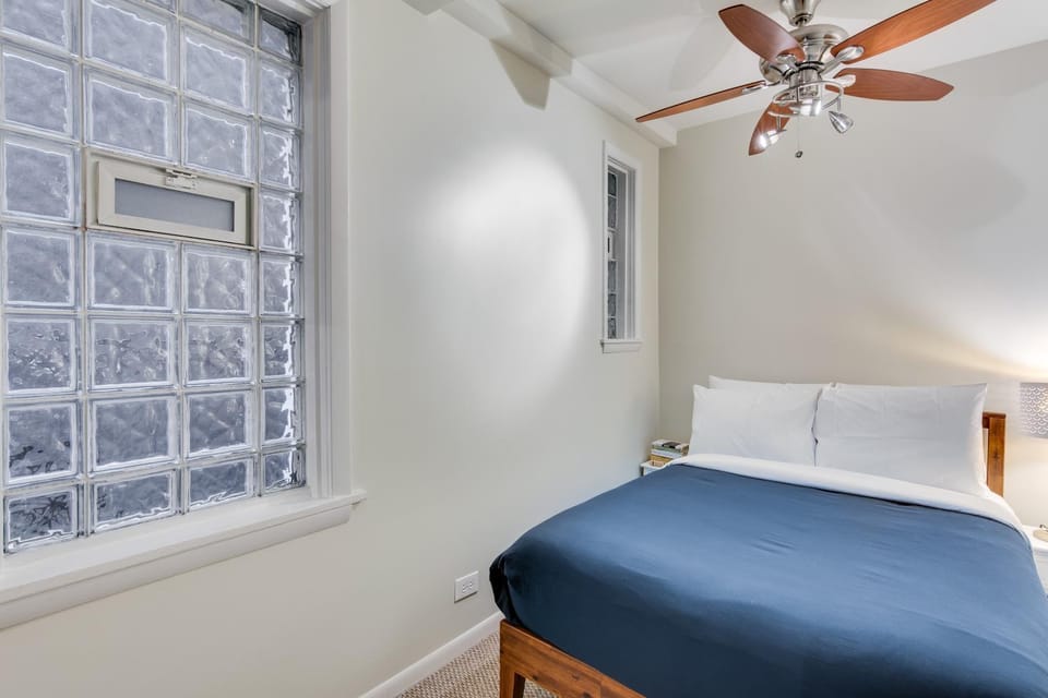 PET FRIENDLY! Historic River West Neighborhood - Easy Access to O'Hare apts Apartment in Chicago